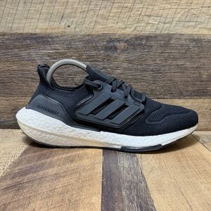Adidas UltraBoost 22 Black White Athletic Running Shoes Size 9.5 Men / 11 Women